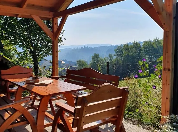 W Borowikowym Zaciszu بيت للعطل